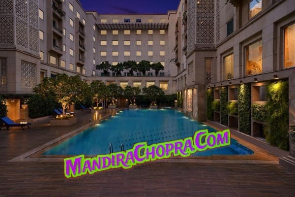 escorts service near hotel lemon tree aerocity